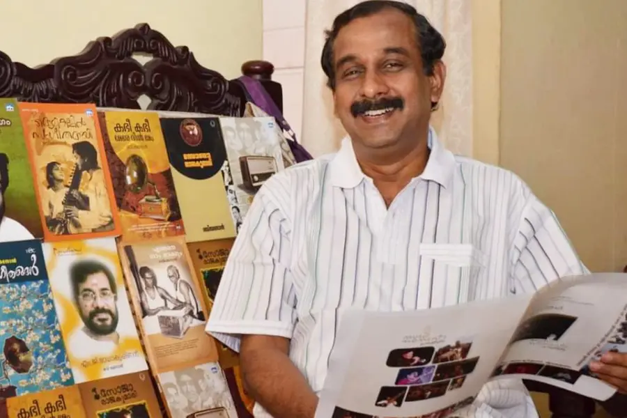 ആ പുസ്തകക്കടക്ക് മുന്നില് ചെന്നുനില്ക്കുമ്പോള് മനസ്സിലേക്ക് ഇരച്ചുകയറി വരുന്നു, ഒരു കാലം!
