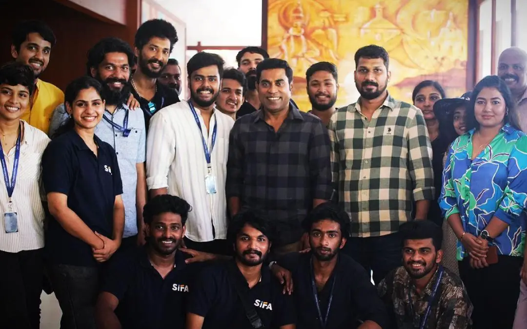 താരങ്ങൾക്കൊപ്പം വിദ്യാർഥികൾ