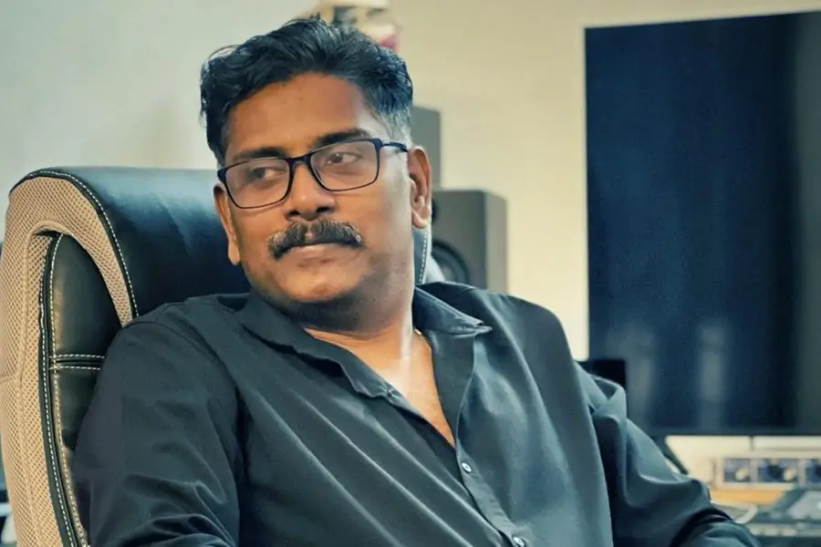 'പാട്ടിനെ സ്നേഹിച്ചതിന് തെളിവുവേണ്ടേ?'; 27 വർഷത്തെ സംഗീതയാത്രയെക്കുറിച്ച് എബി സാൽവിൻ തോമസ്