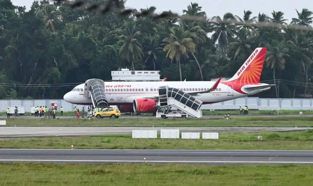 ബോംബ് ഭീഷണി ലഭിച്ച എയര് ഇന്ത്യ വിമാനം തിരുവനന്തപുരം വിമാനത്താവളത്തില് |ഫോട്ടോ:PTI