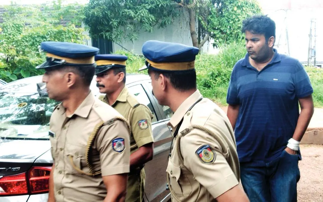 ബാങ്ക് സ്വര്ണ്ണത്തട്ടിപ്പ് കേസില് പിടിയിലായ മധാ ജയകുമാറിനെ ബുധനാഴ്ച കോടതിയില് ഹാജരാക്കാന് കൊണ്ടുവന്നപ്പോള്