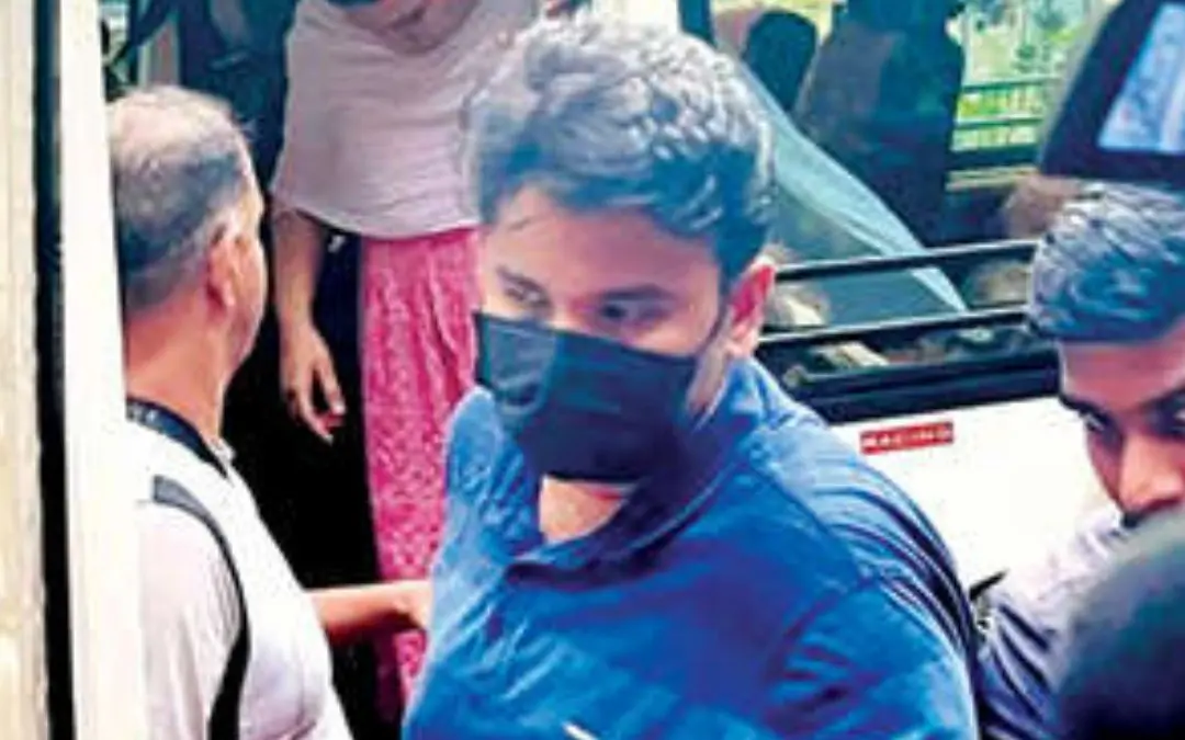 ബാങ്ക് ഓഫ് മഹാരാഷ്ട്ര വടകര ശാഖയിലെ സ്വർണത്തട്ടിപ്പ് കേസിൽ പിടിയിലായ മധാ ജയകുമാറിനെ പോലീസ് വടകരയിലെത്തിച്ചപ്പോൾ