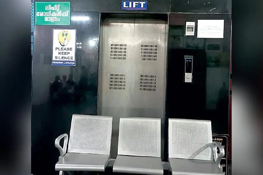 കൊട്ടാരക്കര താലൂക്ക് ആശുപത്രിയിൽ ലിഫ്റ്റ് പൊട്ടിവീണു; ഒരാൾക്ക് പരിക്ക്