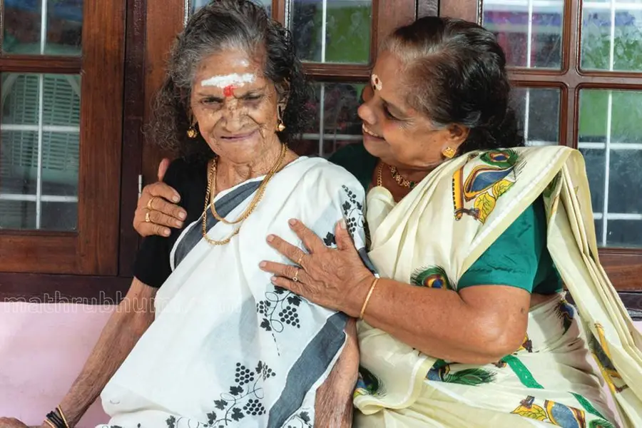 അമ്മയും വിട്ടുപോയി, ഇനി കുളപ്പുള്ളി ലീല തനിച്ച്