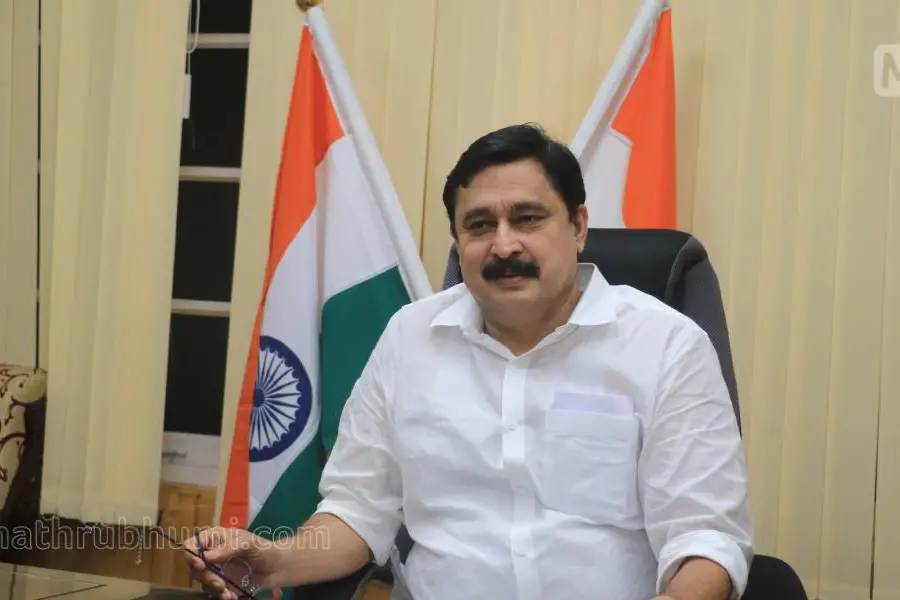 'പാലക്കാട് ഡിവിഷൻ ഇല്ലാതാക്കാനുള്ള ഗൂഢ നീക്കത്തിൽ നിന്ന് റെയിൽവേ പിന്മാന്മാറണം'