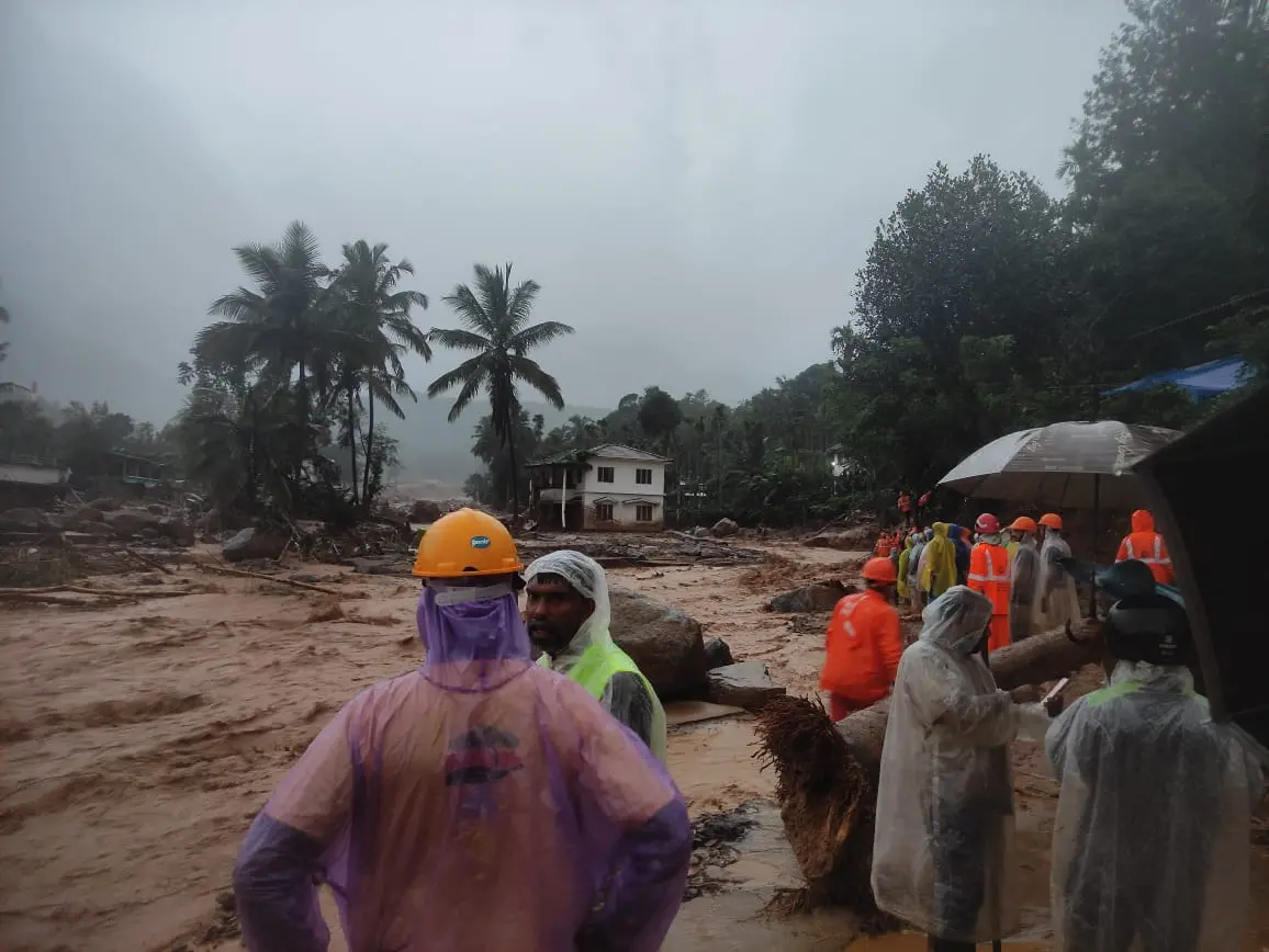 ഉരുൾപൊട്ടലുണ്ടായ സ്ഥലത്ത് നിന്നുള്ള ദൃശ്യം | Photo: PRD