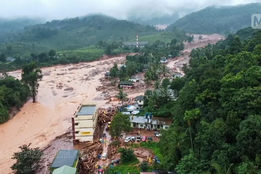 വയനാടിനെ നടുക്കി ഉരുൾപൊട്ടൽ; 36 മരണം, വീടുകൾ ഒലിച്ചുപോയി, നിരവധി പേരെ കാണാനില്ല