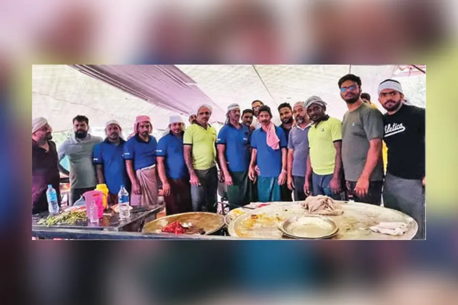 ദുരന്തഭൂമിയിൽ നാലുനാൾ അന്നമൂട്ടി വൈറ്റ് ഗാർഡുകൾ ചുരമിറങ്ങി
