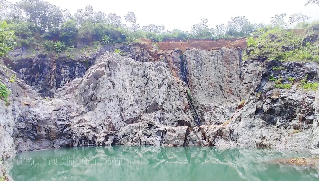 ബേഡഡുക്ക അരിങ്ങാട്ടുള്ള കരിങ്കല് ക്വാറിയില് മഴവെള്ളം നിറഞ്ഞനിലയില്