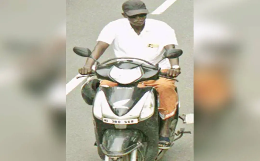 പ്രതി മോഷ്ടിച്ച സ്കൂട്ടറില് ഹെല്മെറ്റില്ലാതെ യാത്രചെയ്യുന്ന ചിത്രം. എ.ഐ. ക്യാമറയില് പതിഞ്ഞത്.