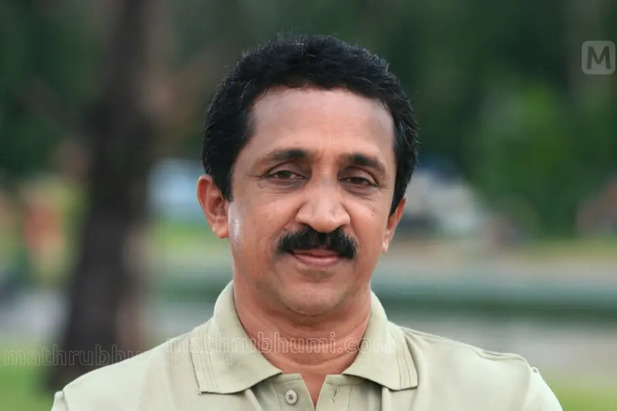 'കുറേ സിനിമകളിലൊക്കെ അഭിനയിച്ചതല്ലേ, നാണമാവൂലേ നിങ്ങള്‍ക്ക്?'- അയാള്‍ പരമപുച്ഛത്തോടെ ചോദിച്ചു