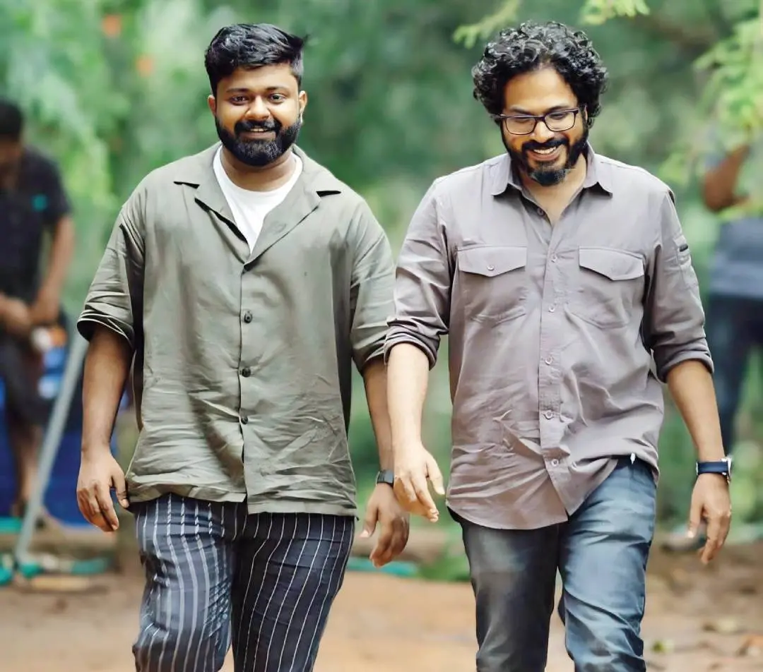 കിഷ്‌കിന്ധാകാണ്ഡത്തിന്റെ രചനയും ഛായാഗ്രഹണവും നിർവഹിച്ച ബാഹുൽ രമേഷും സംവിധായകൻ ദിൻജിത്ത് അയ്യത്താനും