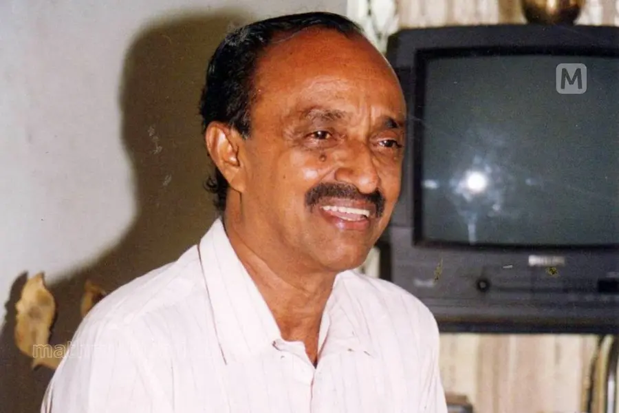 'ഇന്ദിരാഗാന്ധി വെടിയേറ്റുമരിച്ചു'- വേദനയോടെ രാമചന്ദ്രൻ വായിച്ചു; മലയാളി മറക്കില്ല ആ ആകാശവാണിക്കാലം