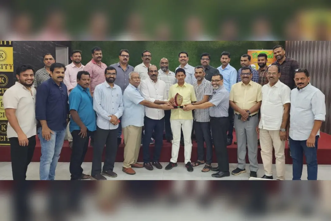 അബ്ദുറഹ്മാന് തുമ്പോളിക്ക് തണല് ബഹ്റൈന് നല്കിയ യാത്രയയപ്പ്