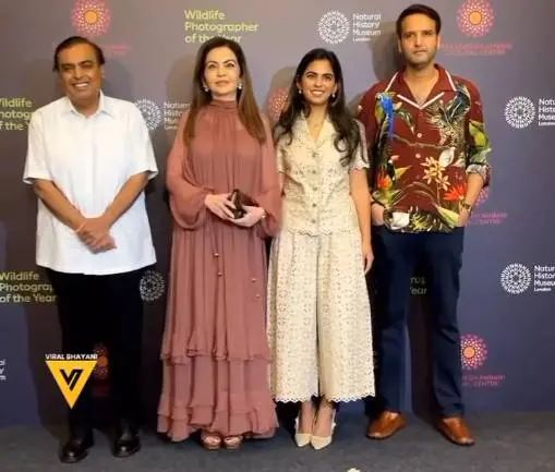 മുകേഷ് അംബാനി, നിത അംബാനി, ഇഷ അംബാനി, ആനന്ദി പിരാമല് എന്നിവര്. Photo: PTI