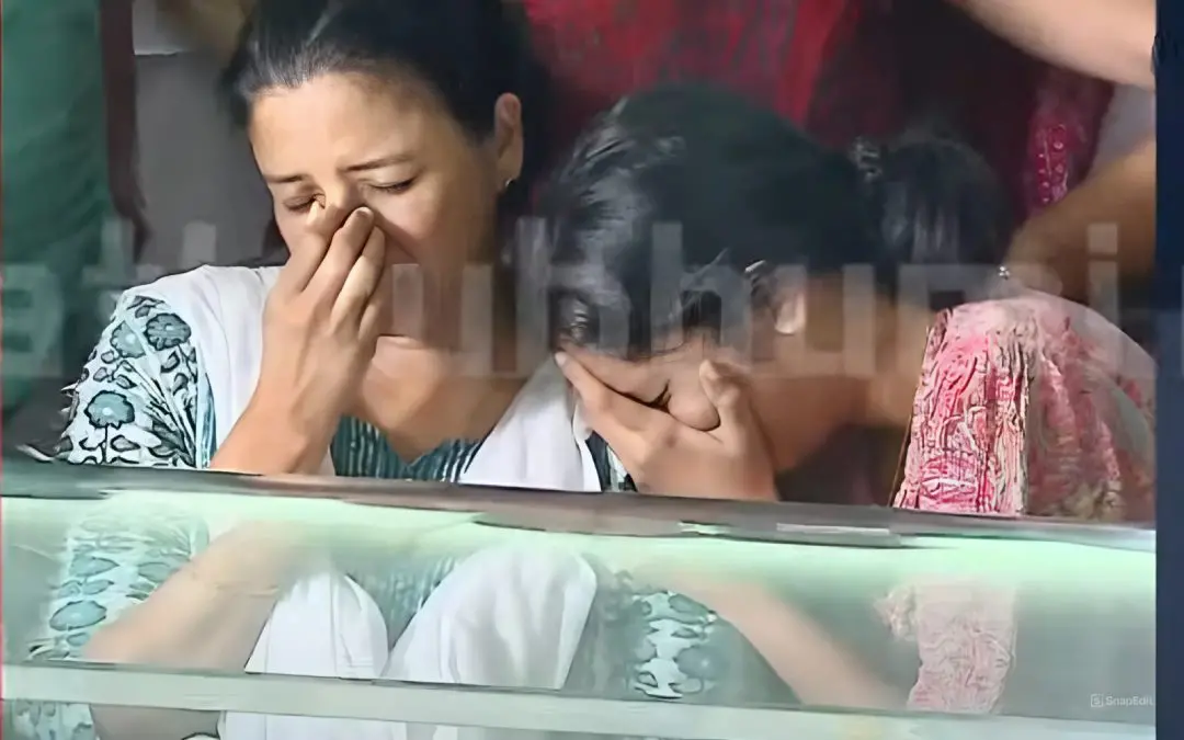 നവീന് ബാബുവിന്റെ മൃതദേഹത്തിന് സമീപം ഭാര്യയും മകളും