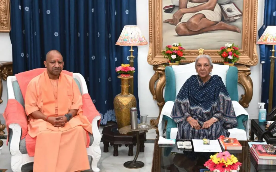 യോഗി ആദിത്യനാഥ് ആനന്ദിബെന് പട്ടേലുമായി കൂടിക്കാഴ്ച നടത്തിയപ്പോള് | Photo: PTI