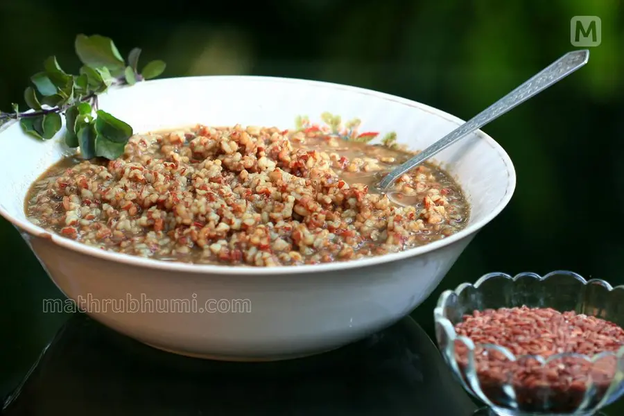 ചെമ്പരത്തിയില കഴിച്ചിട്ടുണ്ടോ ? കര്ക്കിടകത്തില് വേണം പത്തിലക്കറി