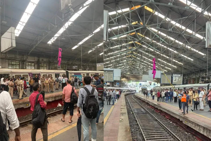 സുഹൃത്തായ യുവതിക്ക് മഴക്കോട്ട് നൽകി യുവാവ് 'മാതൃക'യായി !; മുംബൈയിൽ ട്രെയിൻ ബ്ലോക്കായത് അര മണിക്കൂർ