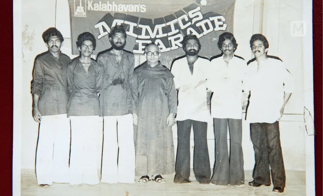 ആബേലച്ചനൊപ്പം കലാഭവന് റഹ്മാന്, ലാല്, കെ.എസ് പ്രസാദ്, സിദ്ദിഖ്, അന്സാര്, വര്ക്കിച്ചന് പേട്ട