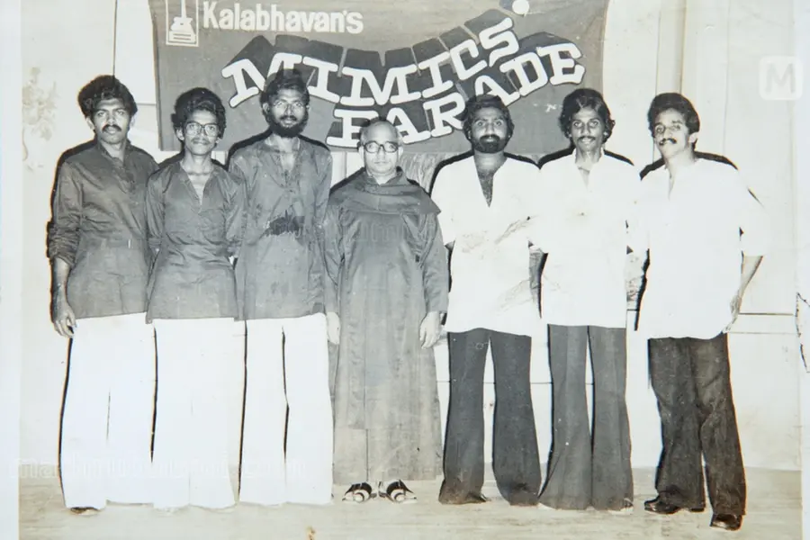 വേദിയിലിരുന്ന് വായ പൊത്തിച്ചിരിച്ച ആബേലച്ചന് പുറത്തെത്തി മുട്ടന് വഴക്ക് | കലാഭവൻ ഡയറീസ് 01