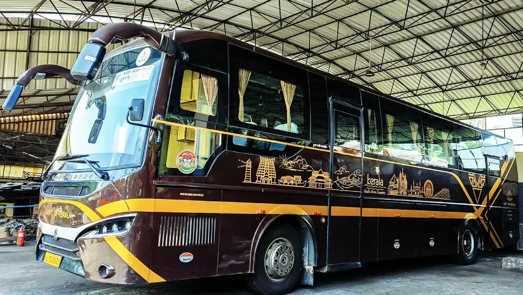 കെ.എസ്.ആർ.ടി.സി. റീജണൽ വർക്‌ഷോപ്പിൽ നിർത്തിയിട്ടിരിക്കുന്ന നവകേരള ബസ്‌.