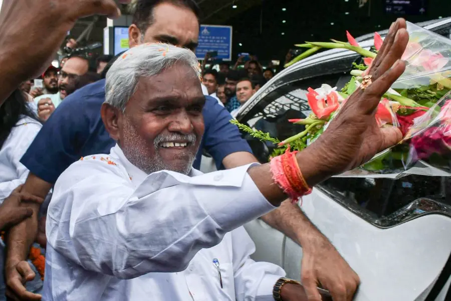 കാവി പുതയ്ക്കുന്ന ഝാര്ഖണ്ഡ് 'കടുവ'; ചംപായിയുടെ ചാഞ്ചാട്ടത്തിൽ വിയര്ക്കുമോ സോറൻ സാമ്രാജ്യം?