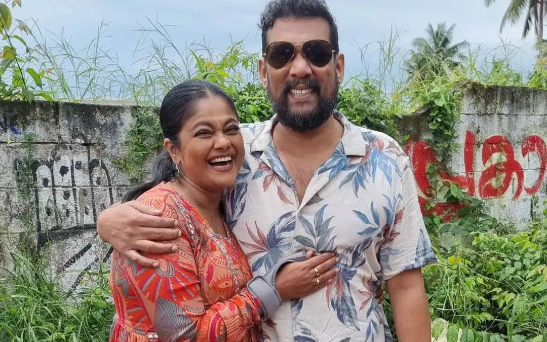 മഞ്ജു പിള്ളയും സാബുമോനും | photo: instagram/manju pillai