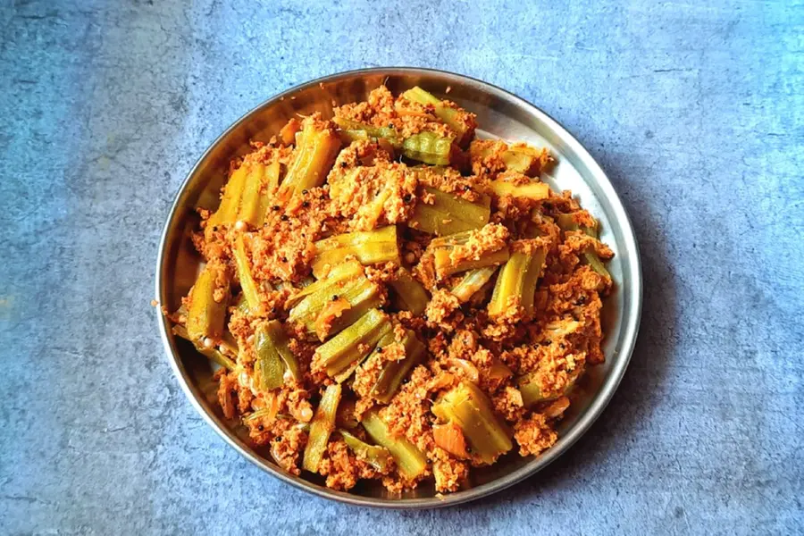 രുചിയോടെ ഊൺ ആസ്വദിക്കാൻ തയ്യാറാക്കാം വെണ്ടയ്ക്ക സഘ്ളേ
