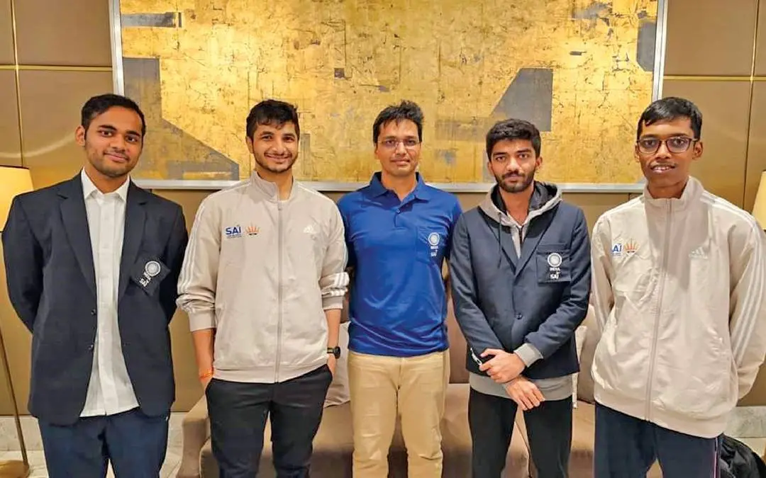 ചെസ് ഒളിമ്പ്യാഡ് ഓപ്പണ്‍ വിഭാഗത്തില്‍ ജേതാക്കളായ ഇന്ത്യന്‍ ടീം അര്‍ജുന്‍ എരിഗാസി, വിദിത് ഗുജറാത്തി, പി. ഹരികൃഷ്ണ, ഡി. ഗുകേഷ്, ആര്‍. പ്രഗ്നാനന്ദ