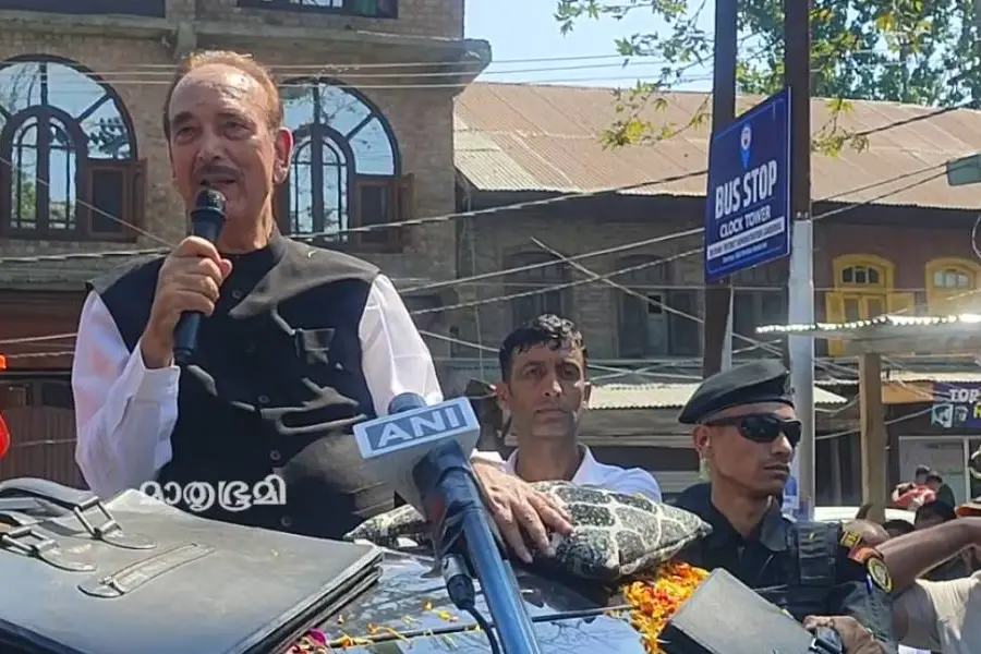 'ഞാന് എക്കാലത്തും ജനാധിപത്യത്തിലും മതേതരത്വത്തിലും വിശ്വസിക്കുന്ന വ്യക്തി'; ജനപ്രിയത ചോരാതെ ആസാദ്
