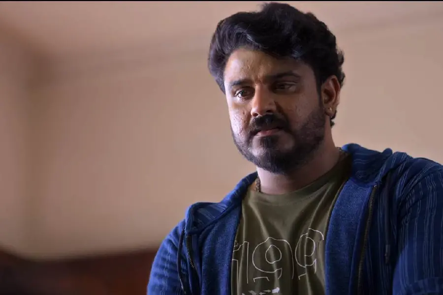 'അയാളും ആ വീടും ഒരു ദുരൂഹതയാണ്'; ബിബിൻ ജോർജിൻ്റെ 'ഗുമസ്ഥൻ' ടീസർ പുറത്ത്