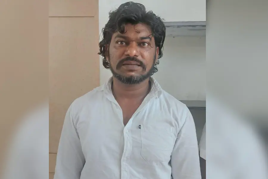 എസ്.ഐയെ വെട്ടി പരിക്കേൽപ്പിച്ച് രക്ഷപ്പെടാൻ ശ്രമിച്ച കൊലക്കേസ് പ്രതിയെ വെടിവച്ച് പിടികൂടി