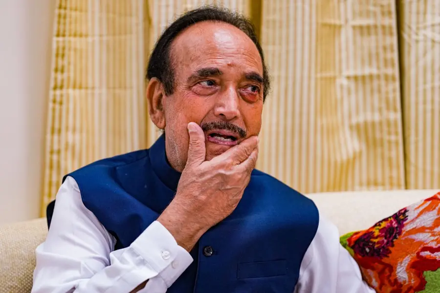 അസുഖമായതിനാൽ തിരഞ്ഞെടുപ്പ് പ്രചാരണത്തിനില്ല, സ്ഥാനാർഥികള്ക്ക് വേണമെങ്കിൽ പിന്മാറാം -ഗുലാം നബി ആസാദ്