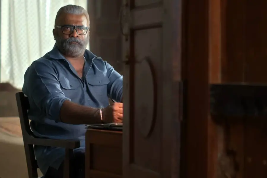 'അയാളെ പൂട്ടാൻ നിങ്ങൾ കുറച്ചുകൂടി വിയർക്കേണ്ടിവരും'; ഗുമസ്തൻ ട്രെയിലർ