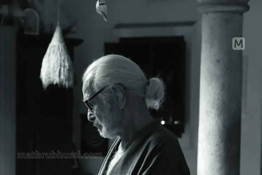 ഇരുട്ടും നിഴലും മാറിയും മറിഞ്ഞും മുന്നില്; ജീവിതത്തെ മാറ്റിയെഴുതിയ നമ്പൂതിരിയുടെ യാത്ര