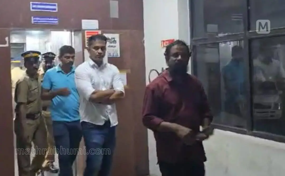 ഓംപ്രകാശ് പോലീസ് കസ്റ്റഡിയിൽ | ഫോട്ടോ: മാതൃഭൂമി