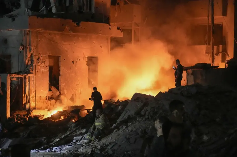 ആക്രമണം കടുപ്പിച്ച് ഇസ്രയേല്‍; ലെബനനിൽ വീണ്ടും വ്യോമാക്രമണം, 22 പേർ കൊല്ലപ്പെട്ടു