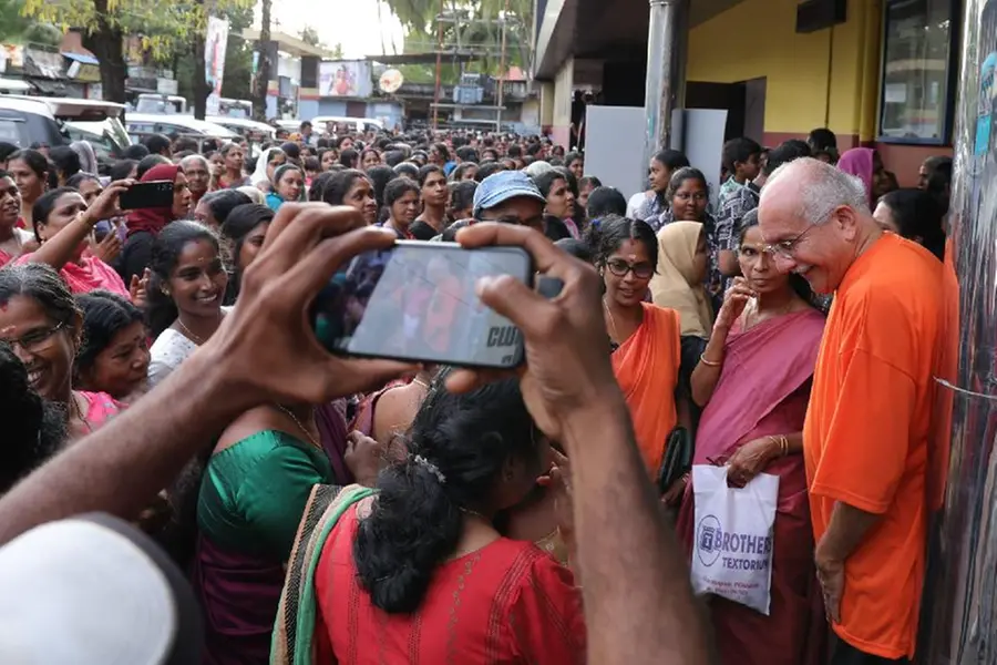 ഒറ്റപ്പെട്ടുപോയ മനുഷ്യരുടെ കഥപറഞ്ഞ് ഒരു കട്ടില് ഒരു മുറി സിനിമ; സ്ത്രീകള്ക്കായി പ്രത്യേക ഷോ