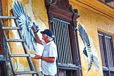വാതിലില്‍മുട്ടി അയാള്‍ ചോദിച്ചു, 'ഞാനീ മതിലിലൊന്ന് വരച്ചോട്ടെ'; ഇത് കൊച്ചിയിലെ മറെ മാജിക്