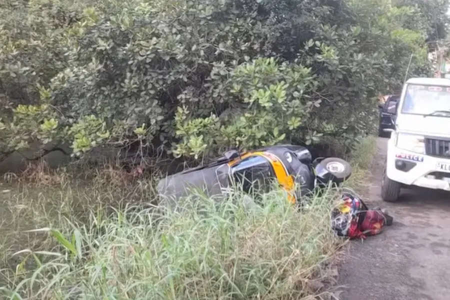 വിദ്യാര്ഥികളുമായി പോയ ഓട്ടോ നിയന്ത്രണംവിട്ടു മറിഞ്ഞു; മദ്യലഹരിയിലായിരുന്ന ഡ്രൈവര് കസ്റ്റഡിയില്