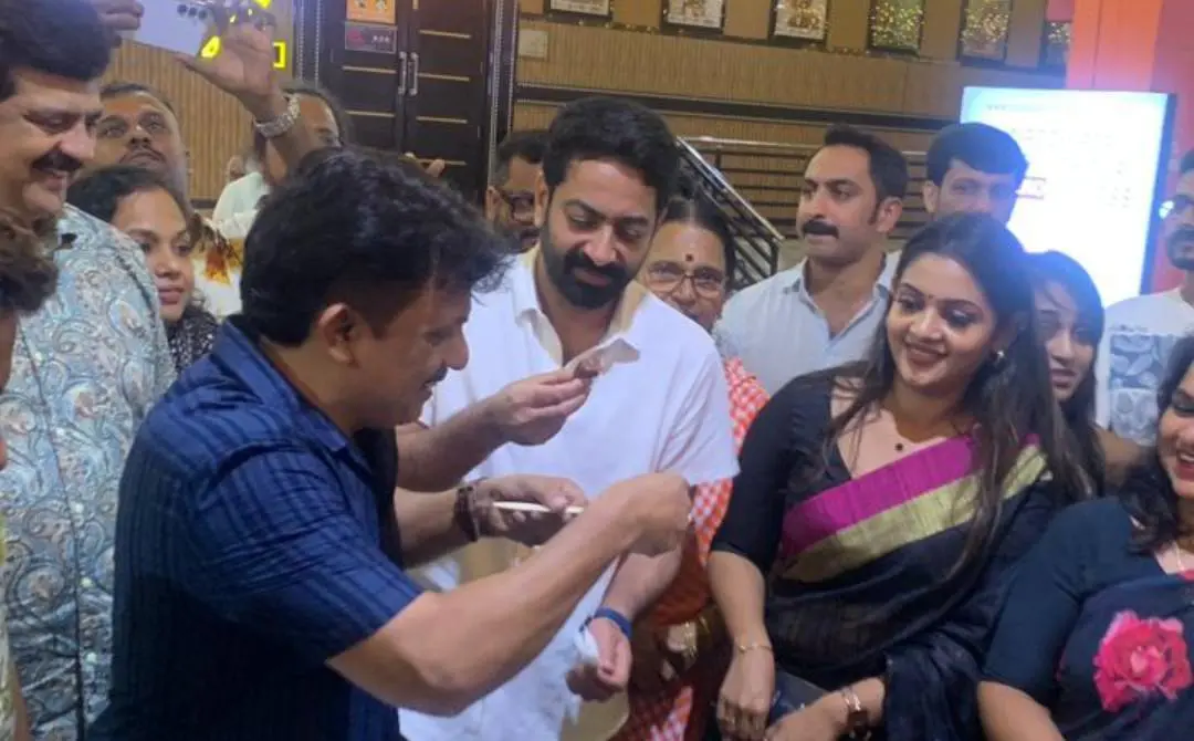 'പൊറാട്ട് നാടകം' സിനിമയുടെ വിജയാഘോഷത്തിൽനിന്ന് | ഫോട്ടോ: അറേഞ്ച്ഡ്