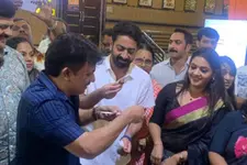 ചിരിയുടെ പൂത്തിരി കത്തിച്ച് 'പൊറാട്ട് നാടകം', കേക്ക് മുറിച്ച് മധുരം പങ്കിട്ട് വിജയാഘോഷം