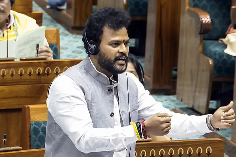 വിമാനങ്ങള്ക്ക് വ്യാജ ബോംബ് ഭീഷണി; യാത്രാവിലക്ക് അടക്കമുള്ള കടുത്ത നടപടികളിലേക്ക് സര്ക്കാര്