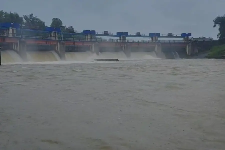 മഴയില് വലഞ്ഞ് തെക്കന് കേരളം, എട്ട് ജില്ലകളിൽ ഓറഞ്ച് അലർട്ട്