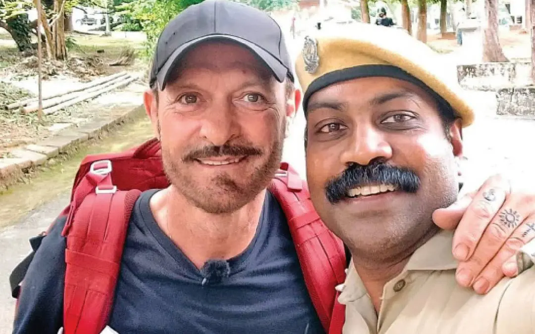 സാല്വതോറെ സ്കില്ലാച്ചി കലാമണ്ഡലത്തില് തന്നെ തിരിച്ചറിഞ്ഞ സെക്യൂരിറ്റി ഉദ്യോഗസ്ഥനായ ഷബാബിനൊപ്പം എടുത്ത സെല്ഫി