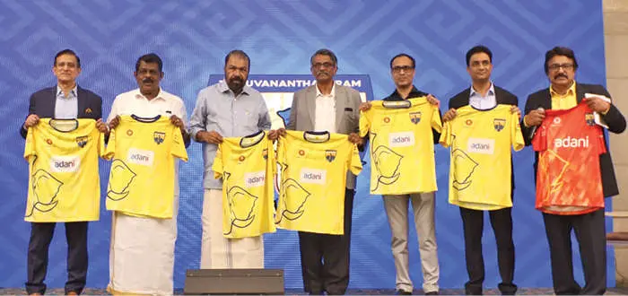 • തിരുവനന്തപുരം കൊമ്പൻസ് ഫുട്ബോൾ ടീം ജഴ്സി മന്ത്രി വി.ശിവൻകുട്ടി പുറത്തിറക്കുന്നു. ഡോ. എം.ഐ.സഹദുള്ള, ആന്റണി രാജു എം.എൽ.എ., ജി.വിജയരാഘവൻ, ജെറി ഫിലിപ്പ്, രാഹുൽ ഭക്തകോടി, കെ.സി.ചന്ദ്രഹാസൻ തുടങ്ങിയവർ സമീപം