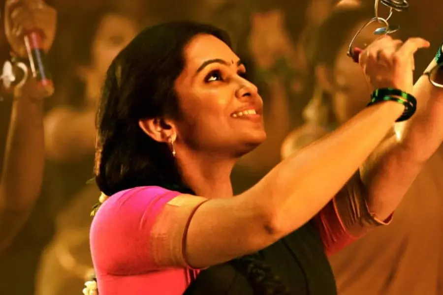കിരൺ അബ്ബാവരമിന്റെ പാൻ ഇന്ത്യൻ ചിത്രത്തിലെ തൻവിയുടെ പോസ്റ്റർ; കേരളത്തിൽ വിതരണം ദുൽഖർ