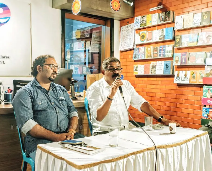 തിരുവല്ല മാതൃഭൂമി ബുക്സ് സംഘടിപ്പിച്ച മീറ്റ് ദി ഓദറില് സംസാരിക്കുന്ന അജയ് പി. മങ്ങാട്ട്. മോഡറേറ്റര് നിബുലാല് വെട്ടൂര് സമീപം.