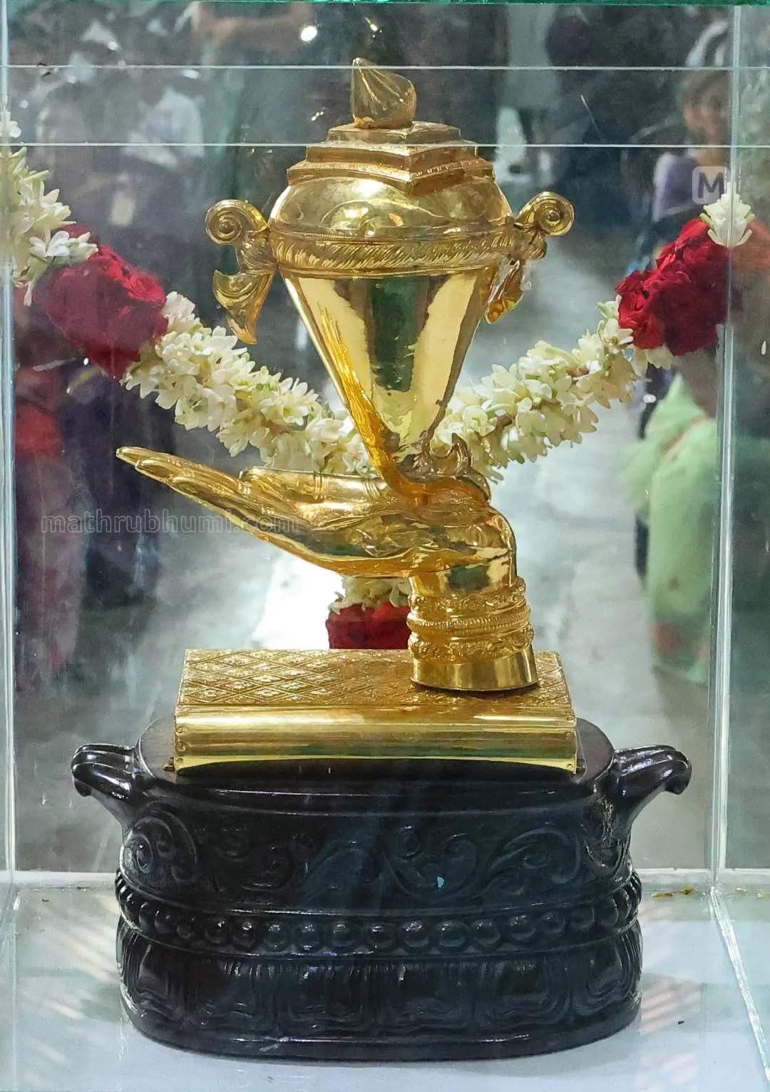 വിജയികൾക്ക് നിലവിൽ നല്കി വരുന്ന സ്വർക്കപ്പ് | Photo: മാതൃഭൂമി